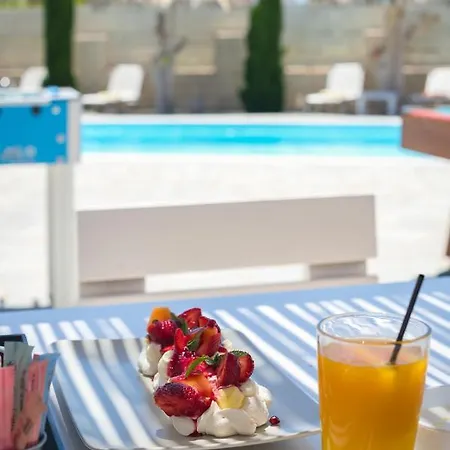 Dahlia And Aliki (Paros)