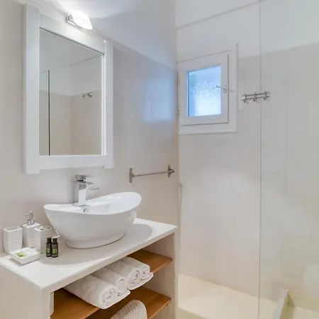 Dahlia And Αλυκή