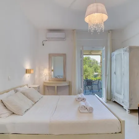 Dahlia And Bed & Breakfast Aliki (Paros)