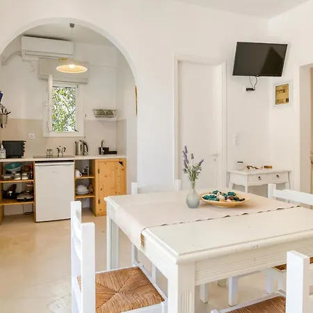 Dahlia And Bed and Breakfast