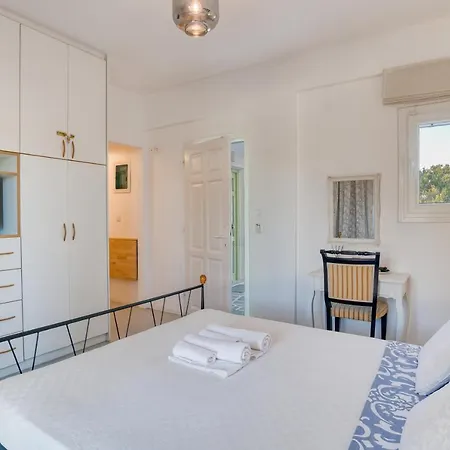 Dahlia And Bed & Breakfast Aliki (Paros)