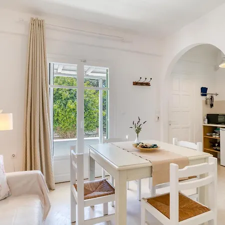 Dahlia And Bed & Breakfast Aliki (Paros)