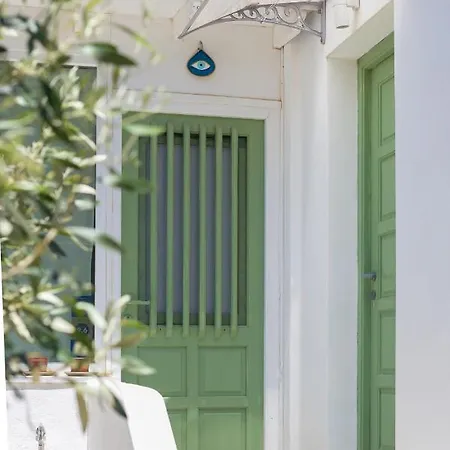 Dahlia And Aliki (Paros)