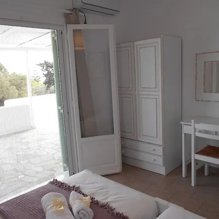 Dahlia And Aliki (Paros)