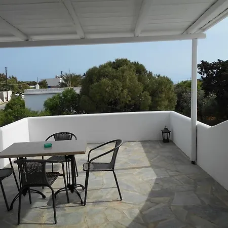 Dahlia And Aliki (Paros)