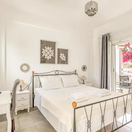 Bed and Breakfast Dahlia And Αλυκή