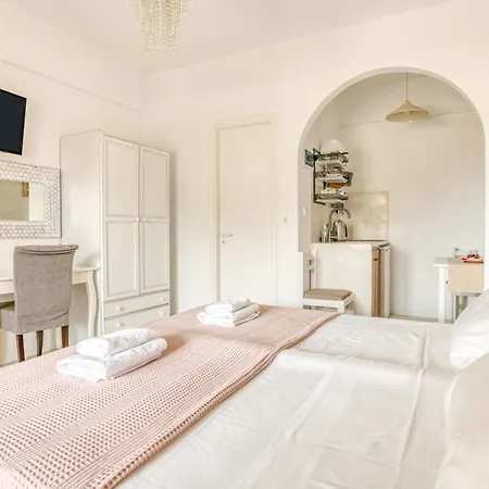 Bed and Breakfast Dahlia And Αλυκή