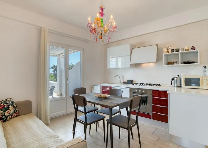 Dahlia And Couette-café 4*