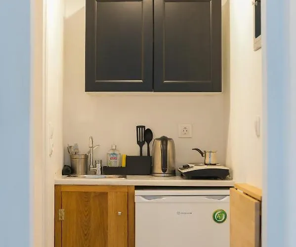 Dahlia And 4* Alikí