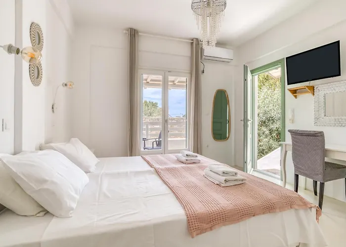 Dahlia And Couette-café