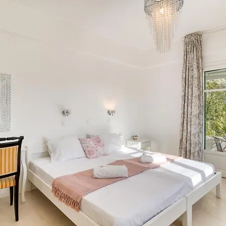 Bed & Breakfast Dahlia And 4*