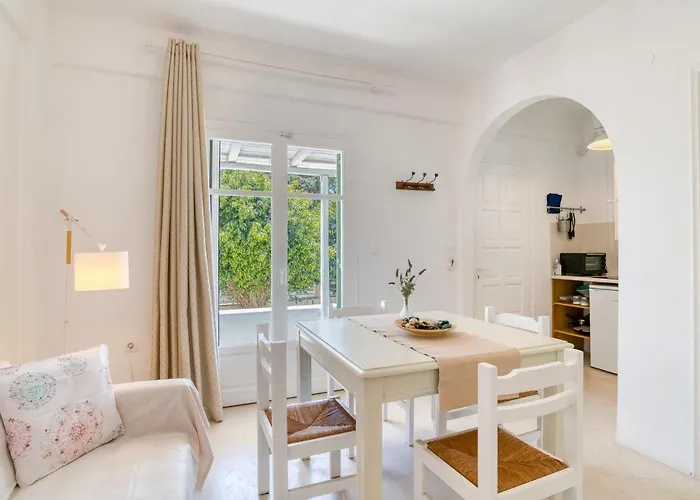 Dahlia And فندق مبيت وإفطار Alikí